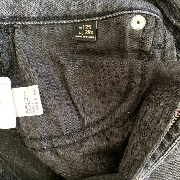 Abercrombie Signature Collection Ripped Knee Skinny Jeans (Short) - Picture 6 of 6